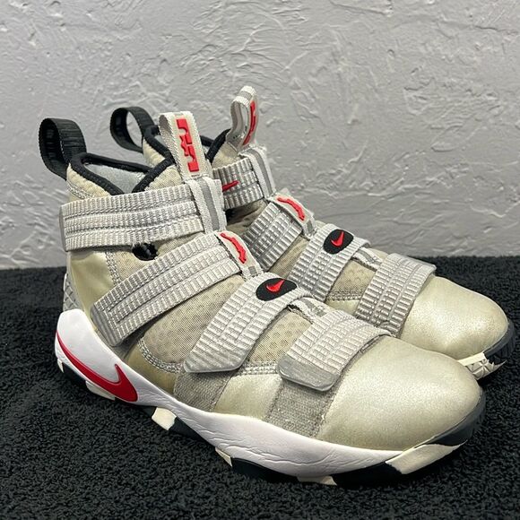 🔥🏀 NIKE Lebron Soldier XI Silver Bullet - Men Sz 8 - Special Edition - EUC - Picture 1 of 11